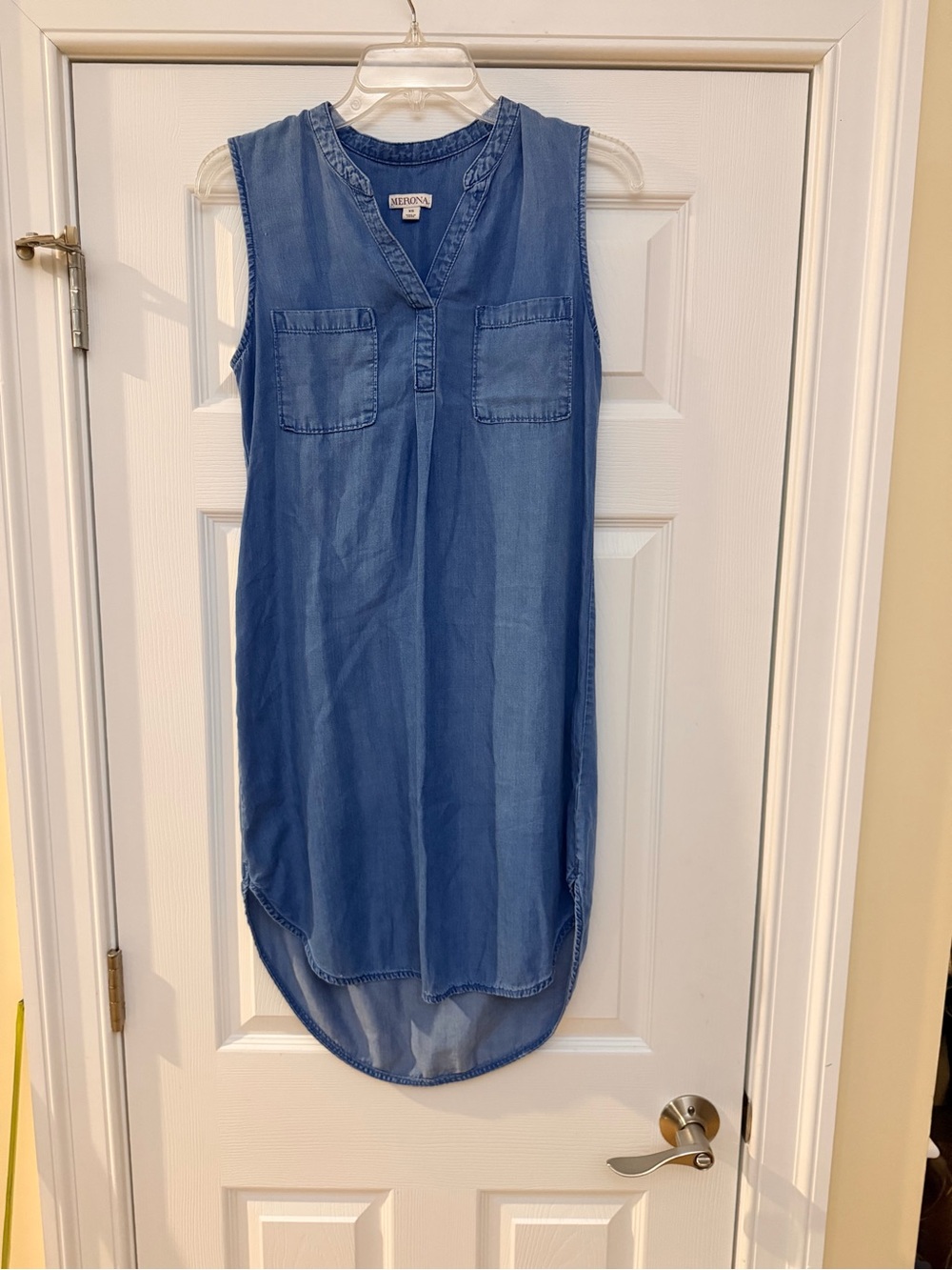 Ladies Size XS "Merona" Denim-Effect Sleeveless V-Neck Tunic in Light Blue GUC